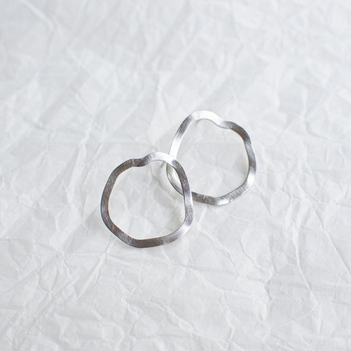 Fragments - Wavy Circle earstuds