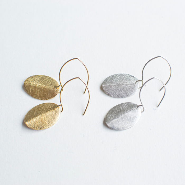 Frida - Scarabee folded long earhooks - LAST PIECES