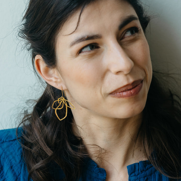 FLORA statement flower Lily - large earhooks -