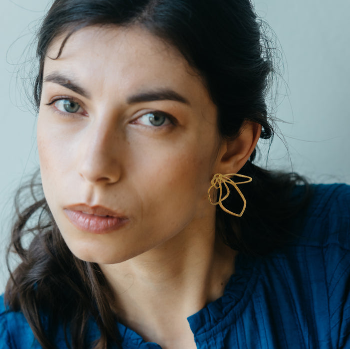 FLORA statement flower lily - large flower studs