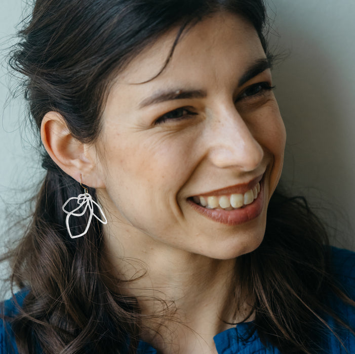 FLORA statement flower Lily - large earhooks -