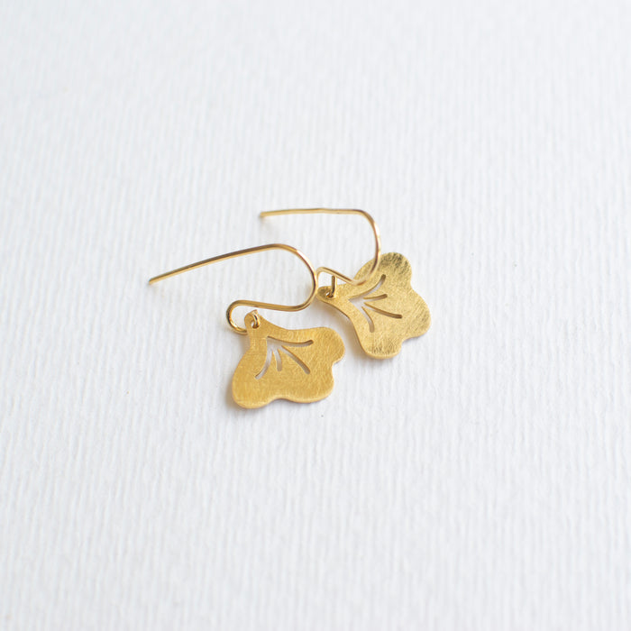 SALE26 - FLORA - Malva earhooks