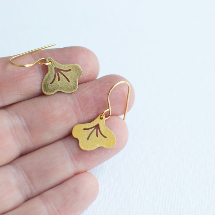 SALE26 - FLORA - Malva earhooks