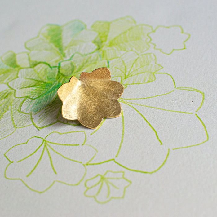 Milla - vrouwenmantel - Broche