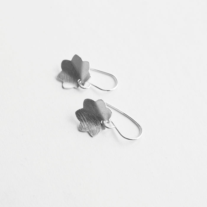 Milla - vrouwenmantel - earhooks petites