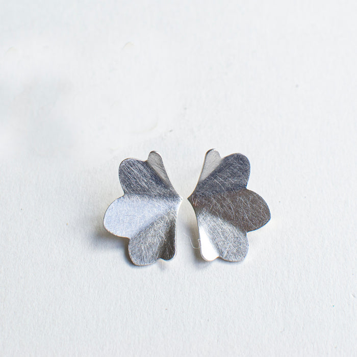 Milla - vrouwenmantel - butterfly earstuds