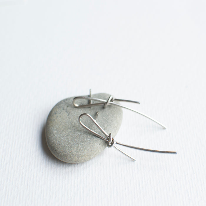 SALE26 - Happy Things - Knot earstuds