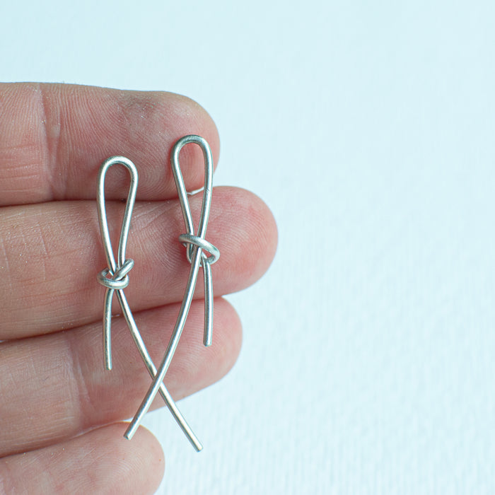 SALE26 - Happy Things - Knot earstuds