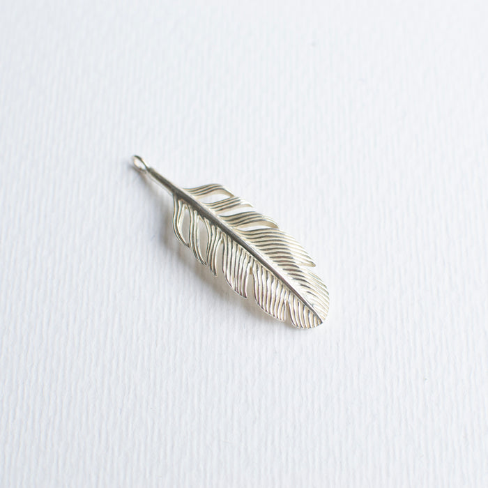 SALE26 - Happy Things - pièce unique - Feather halssnoer pendant