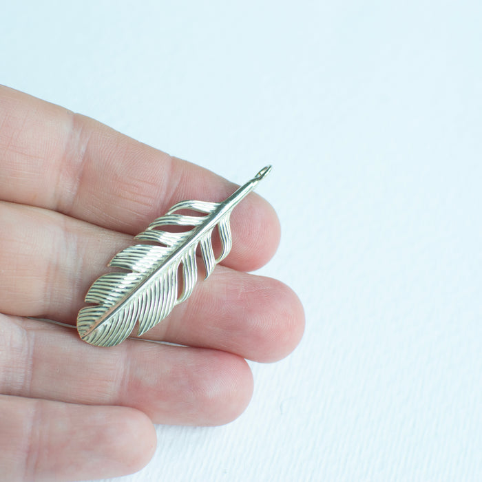 SALE26 - Happy Things - pièce unique - Feather halssnoer pendant