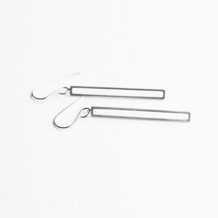 SALE26 - Straight earhooks