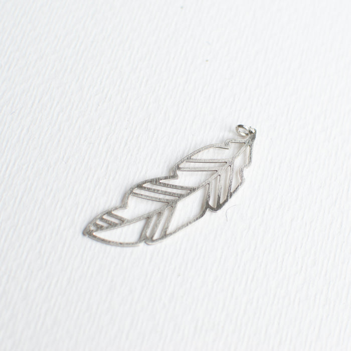 SALE26 - Happy Things - pièce unique - Feather Hanger