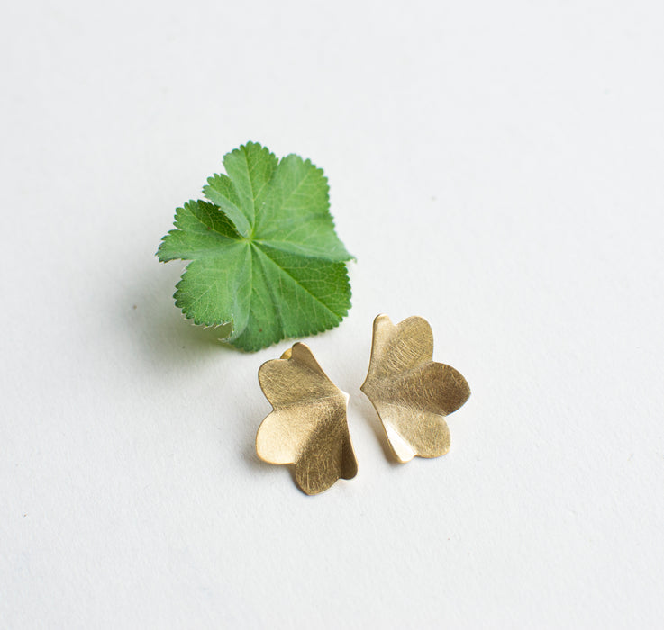 Milla - vrouwenmantel - butterfly earstuds