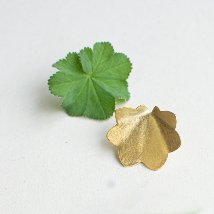 Milla - vrouwenmantel - Broche